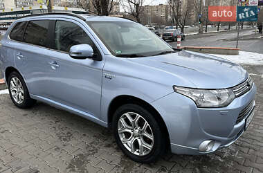 Внедорожник / Кроссовер Mitsubishi Outlander 2013 в Одессе