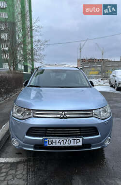 Внедорожник / Кроссовер Mitsubishi Outlander 2013 в Одессе