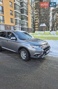 Внедорожник / Кроссовер Mitsubishi Outlander 2021 в Киеве