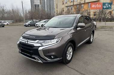 Внедорожник / Кроссовер Mitsubishi Outlander 2021 в Киеве