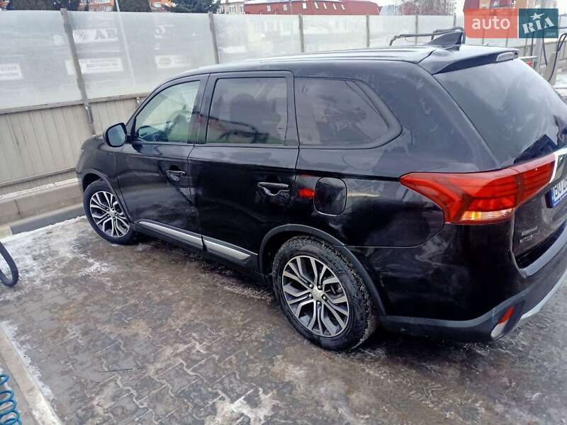 Позашляховик / Кросовер Mitsubishi Outlander 2017 в Тернополі фото 4 Позашляховик / Кросовер Mitsubishi Outlander 2017 в Тернополі