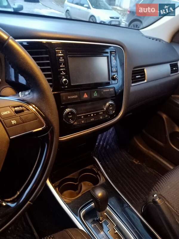 Позашляховик / Кросовер Mitsubishi Outlander 2017 в Тернополі фото 9 Позашляховик / Кросовер Mitsubishi Outlander 2017 в Тернополі