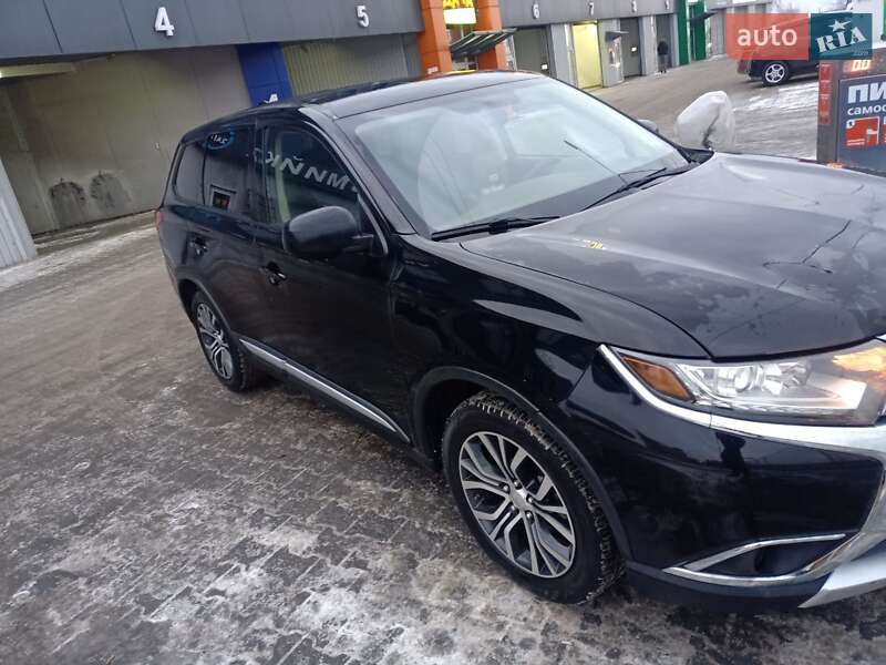 Позашляховик / Кросовер Mitsubishi Outlander 2017 в Тернополі фото 12 Позашляховик / Кросовер Mitsubishi Outlander 2017 в Тернополі