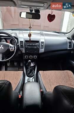 Внедорожник / Кроссовер Mitsubishi Outlander 2008 в 
