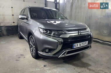 Позашляховик / Кросовер Mitsubishi Outlander 2019 в Києві