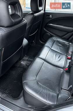 Внедорожник / Кроссовер Mitsubishi Outlander 2005 в 