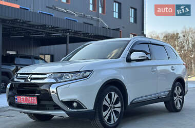 Внедорожник / Кроссовер Mitsubishi Outlander 2016 в Ровно