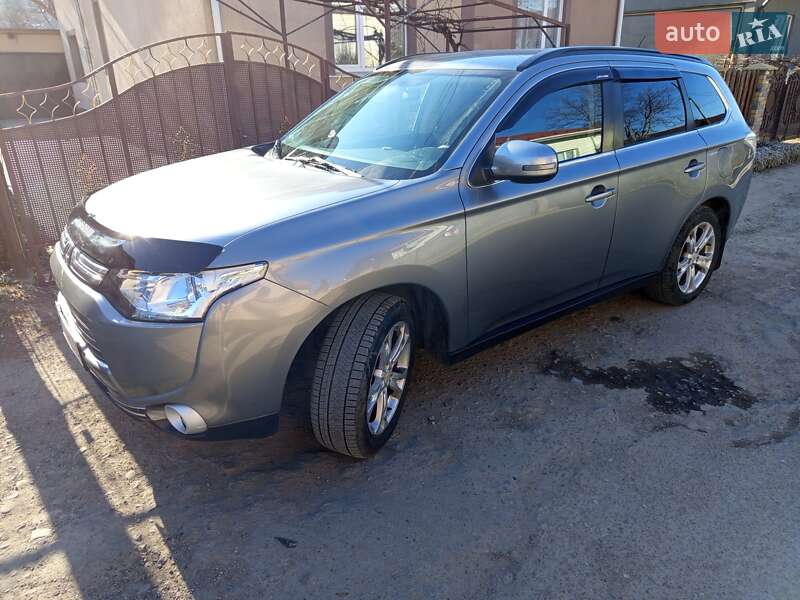 Внедорожник / Кроссовер Mitsubishi Outlander 2012 в Ивано-Франковске