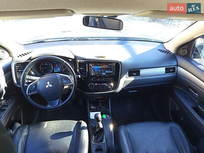 Внедорожник / Кроссовер Mitsubishi Outlander 2012 в Ивано-Франковске