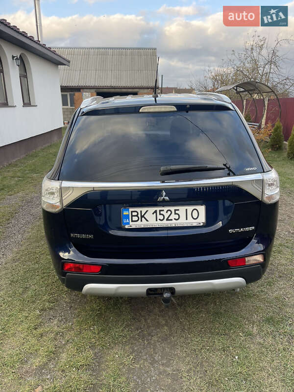 Внедорожник / Кроссовер Mitsubishi Outlander 2015 в Владимирце