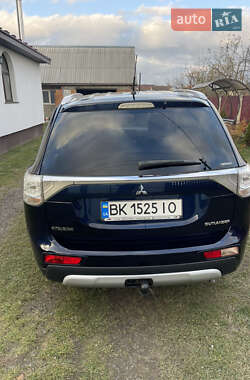 Внедорожник / Кроссовер Mitsubishi Outlander 2015 в 