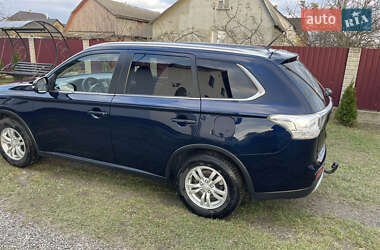 Внедорожник / Кроссовер Mitsubishi Outlander 2015 в 