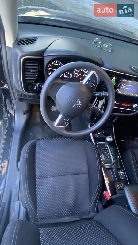 Внедорожник / Кроссовер Mitsubishi Outlander 2020 в Ровно