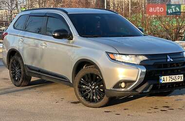 Позашляховик / Кросовер Mitsubishi Outlander 2020 в Києві