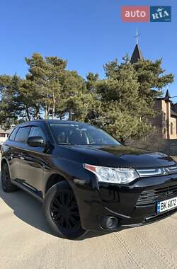 Позашляховик / Кросовер Mitsubishi Outlander 2013 в Рівному