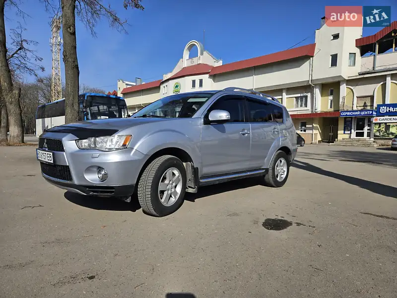Внедорожник / Кроссовер Mitsubishi Outlander 2010 в 