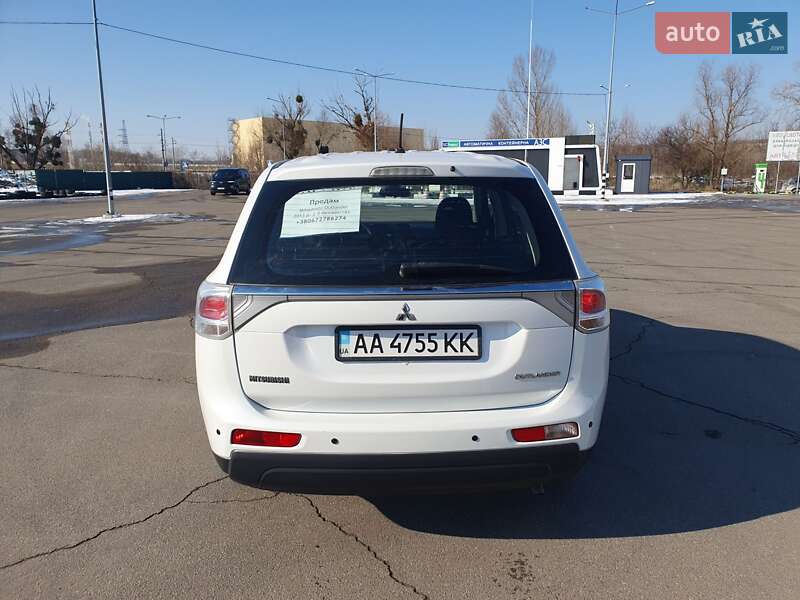Внедорожник / Кроссовер Mitsubishi Outlander 2013 в Киеве