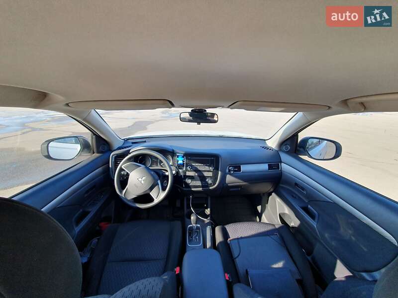 Внедорожник / Кроссовер Mitsubishi Outlander 2013 в Киеве
