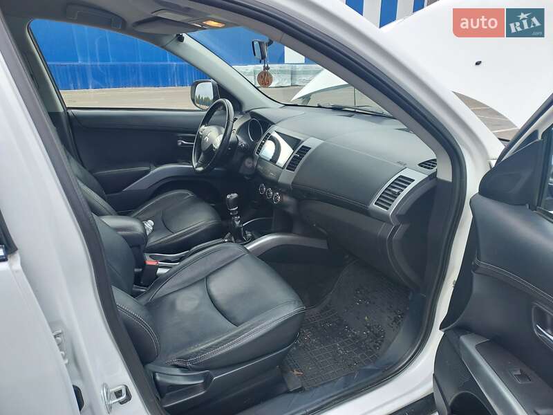 Внедорожник / Кроссовер Mitsubishi Outlander 2012 в Славуте