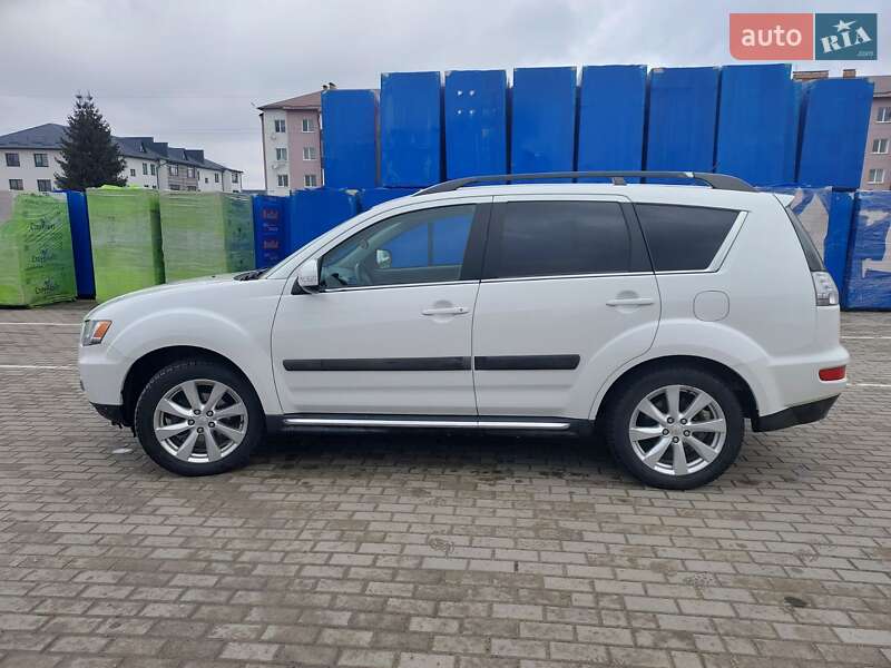 Внедорожник / Кроссовер Mitsubishi Outlander 2012 в Славуте