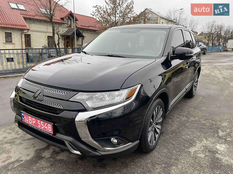 Внедорожник / Кроссовер Mitsubishi Outlander 2019 в Львове