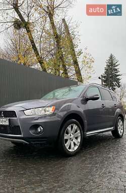 Позашляховик / Кросовер Mitsubishi Outlander 2011 в 