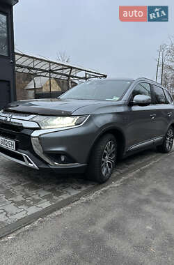 Позашляховик / Кросовер Mitsubishi Outlander 2017 в Києві