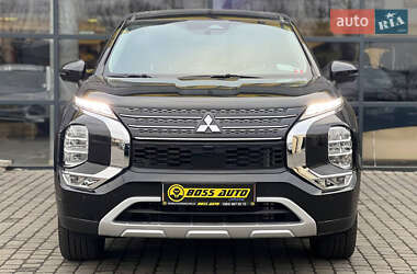 Внедорожник / Кроссовер Mitsubishi Outlander 2023 в 