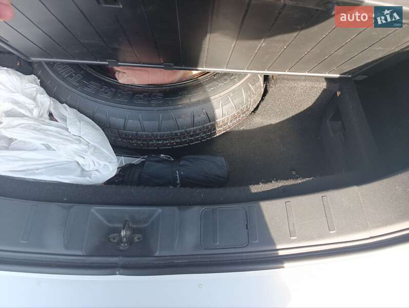 Позашляховик / Кросовер Mitsubishi Outlander 2013 в Чернівцях