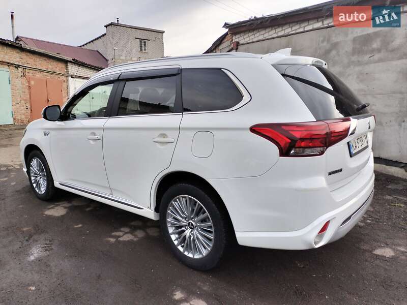Позашляховик / Кросовер Mitsubishi Outlander 2019 в Житомирі