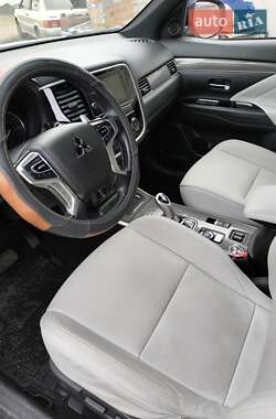 Внедорожник / Кроссовер Mitsubishi Outlander 2019 в Житомире