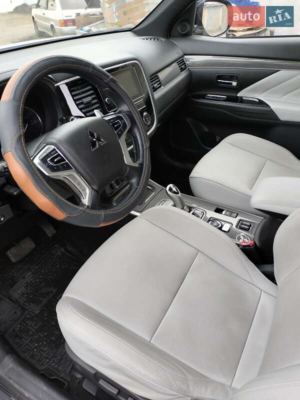 Позашляховик / Кросовер Mitsubishi Outlander 2019 в Житомирі