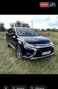 Позашляховик / Кросовер Mitsubishi Outlander 2018 в Києві