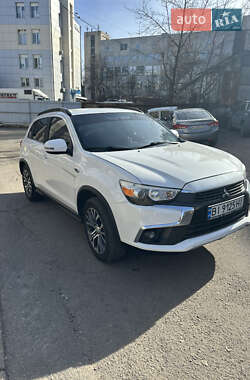 Внедорожник / Кроссовер Mitsubishi Outlander 2016 в Киеве