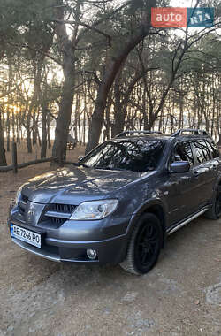 Внедорожник / Кроссовер Mitsubishi Outlander 2010 в 