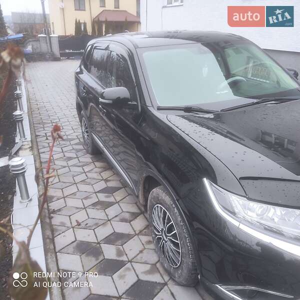 Позашляховик / Кросовер Mitsubishi Outlander 2017 в Хмельницькому