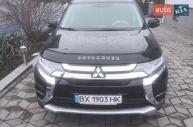 Внедорожник / Кроссовер Mitsubishi Outlander 2017 в Хмельницком