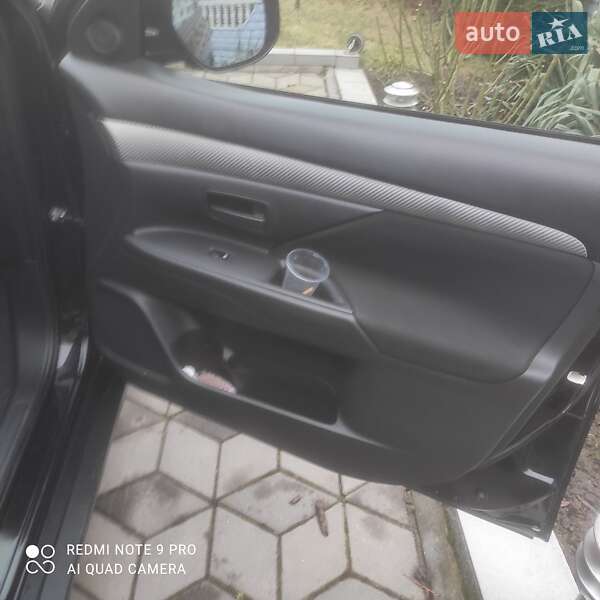 Позашляховик / Кросовер Mitsubishi Outlander 2017 в Хмельницькому