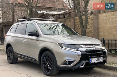 Внедорожник / Кроссовер Mitsubishi Outlander 2018 в Николаеве