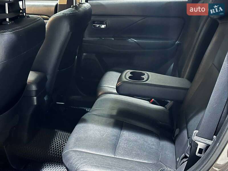 Внедорожник / Кроссовер Mitsubishi Outlander 2015 в Одессе