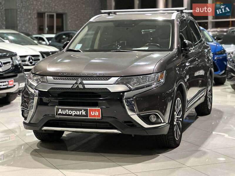 Внедорожник / Кроссовер Mitsubishi Outlander 2015 в Одессе