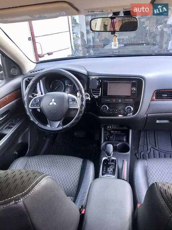 Позашляховик / Кросовер Mitsubishi Outlander 2014 в Дніпрі