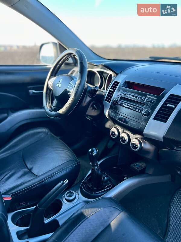 Внедорожник / Кроссовер Mitsubishi Outlander 2009 в Южноукраинске
