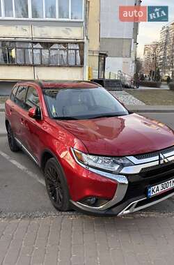 Внедорожник / Кроссовер Mitsubishi Outlander 2016 в Киеве