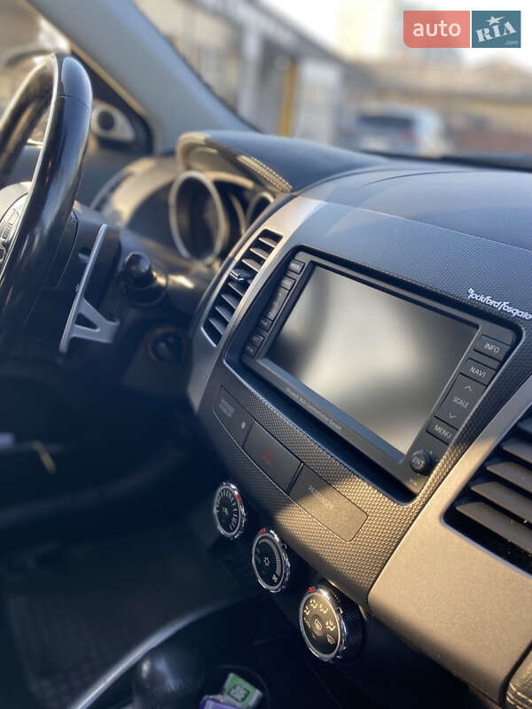 Позашляховик / Кросовер Mitsubishi Outlander 2010 в Житомирі