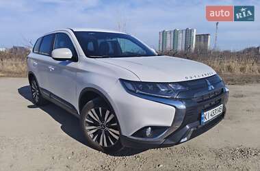 Позашляховик / Кросовер Mitsubishi Outlander 2018 в Києві