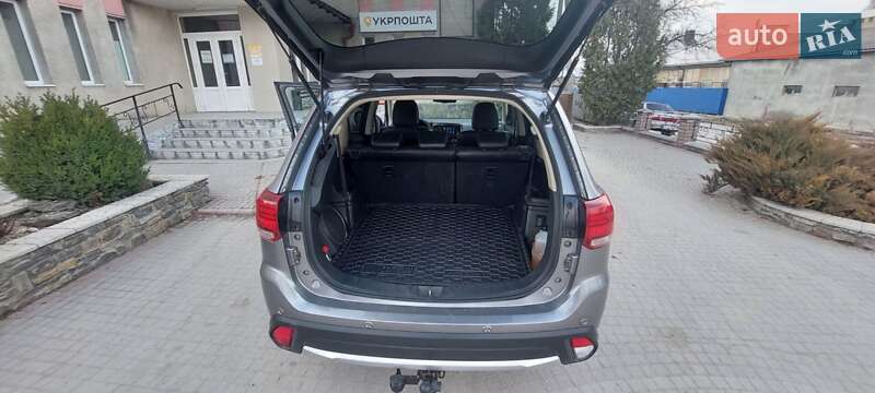 Внедорожник / Кроссовер Mitsubishi Outlander 2017 в Хмельницком