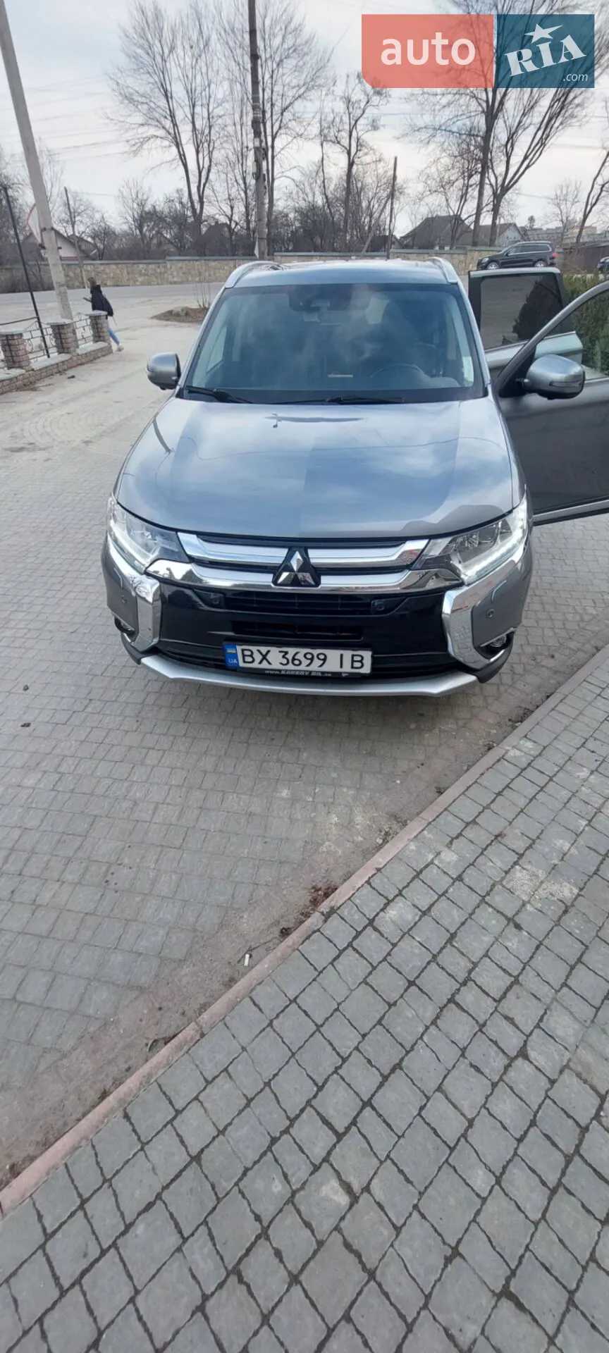 2017 Mitsubishi Outlander - фото 1
