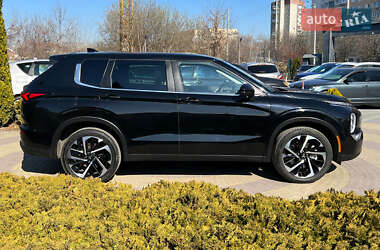 Внедорожник / Кроссовер Mitsubishi Outlander 2022 в 