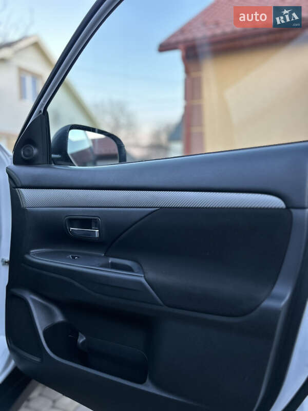 Внедорожник / Кроссовер Mitsubishi Outlander 2018 в Берегомете фото 10 Внедорожник / Кроссовер Mitsubishi Outlander 2018 в Берегомете